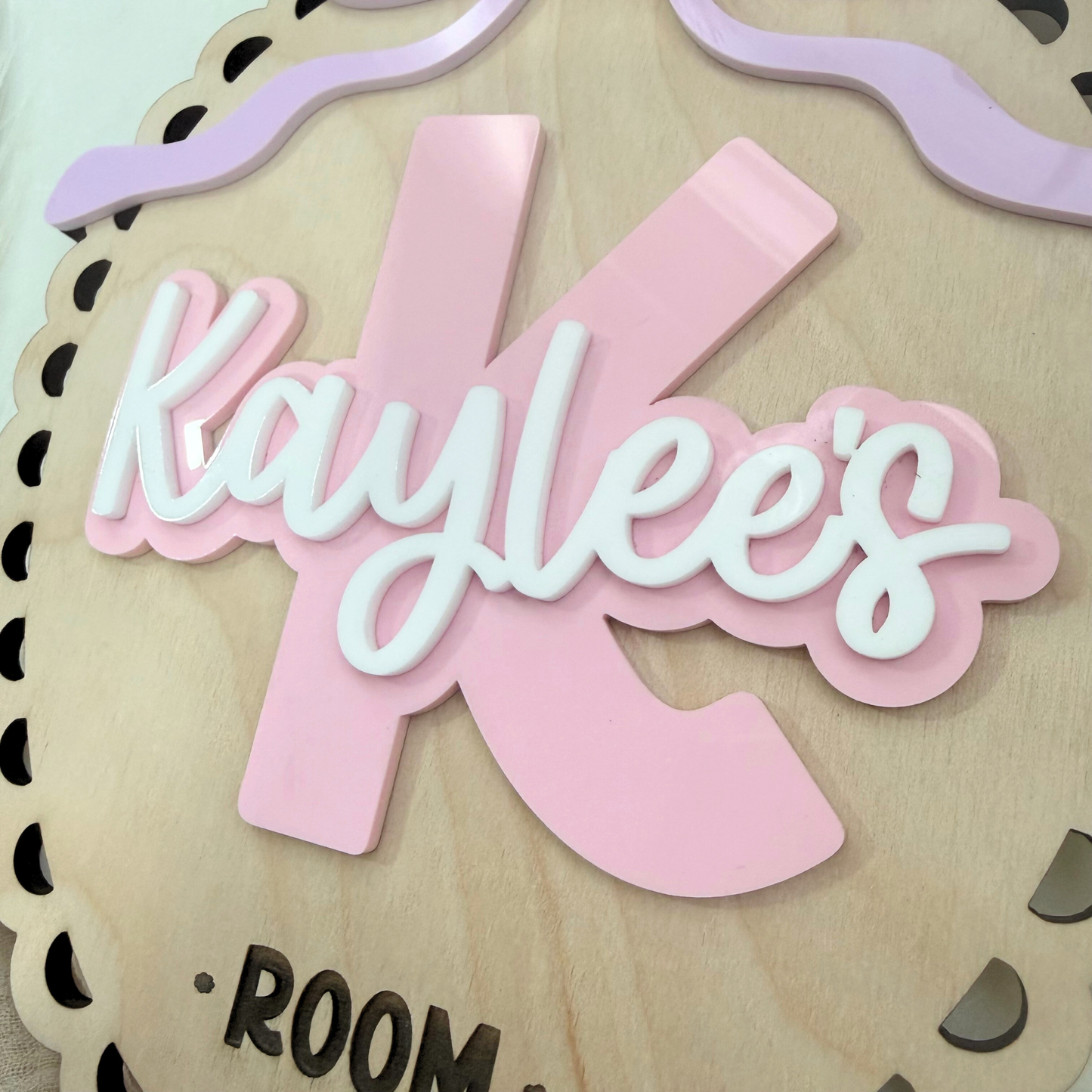 Kids Name Bedroom Sign, Custom Siblings Name Door Sign, Nursery Wall Sign, Personalized Kids Room Decor, Custom Scalloped bow Theme Decor.