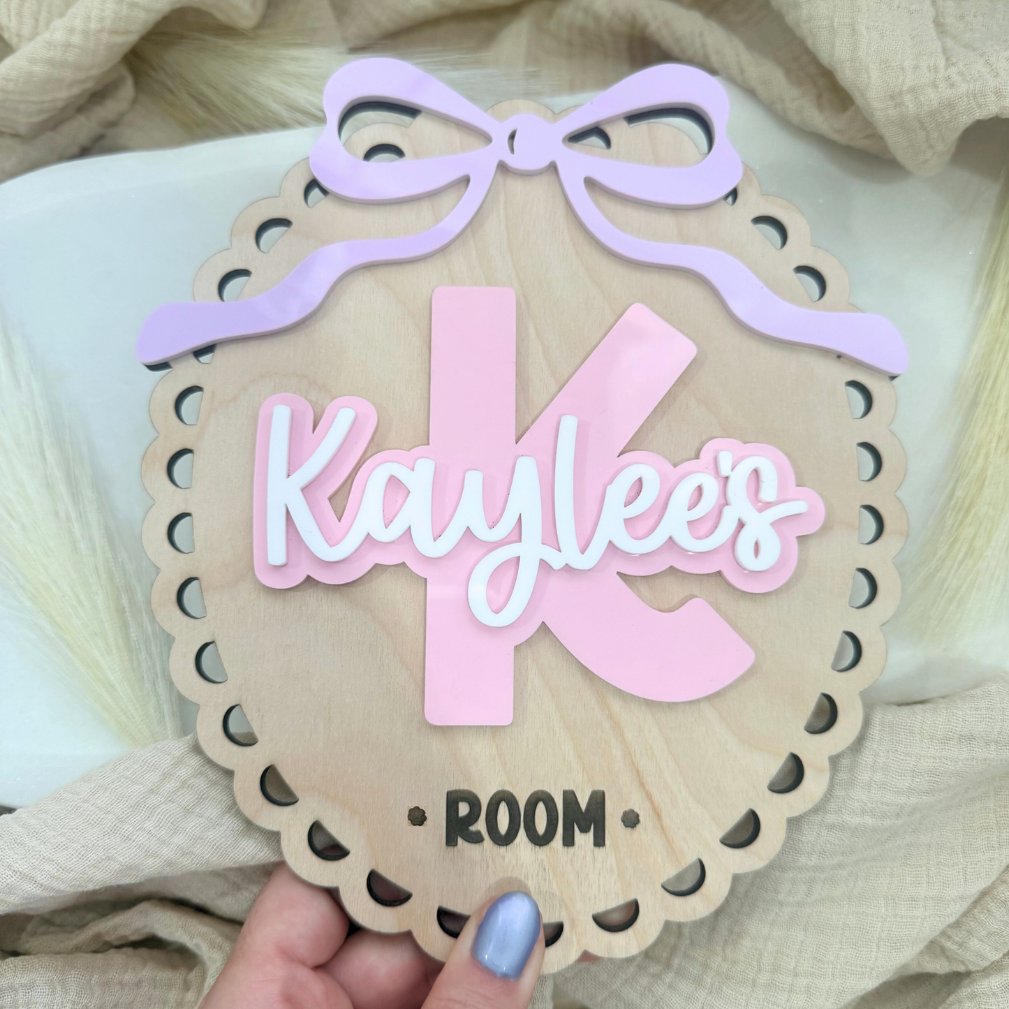 Kids Name Bedroom Sign, Custom Siblings Name Door Sign, Nursery Wall Sign, Personalized Kids Room Decor, Custom Scalloped bow Theme Decor.